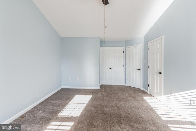 Building Photo - 10329 Bridle Ct