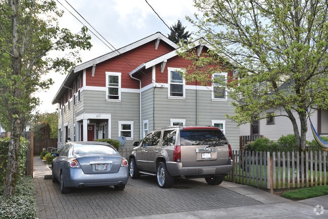 Building Photo - 93rd Avenue Commons