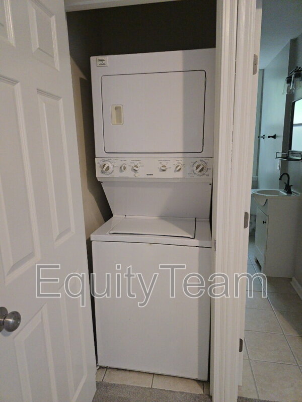 Building Photo - 568 Delta Ave