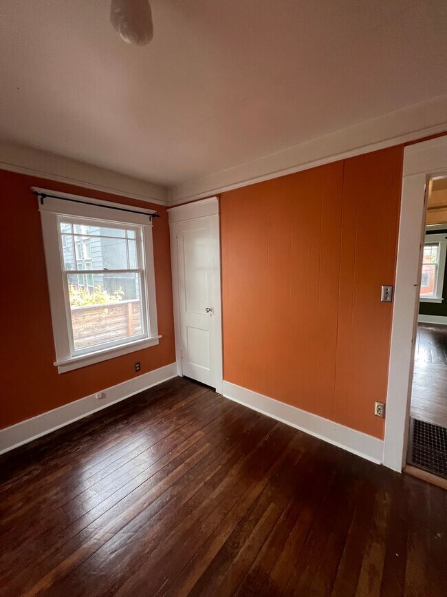 Building Photo - Cozy Private House Near Historic District of Georgetown