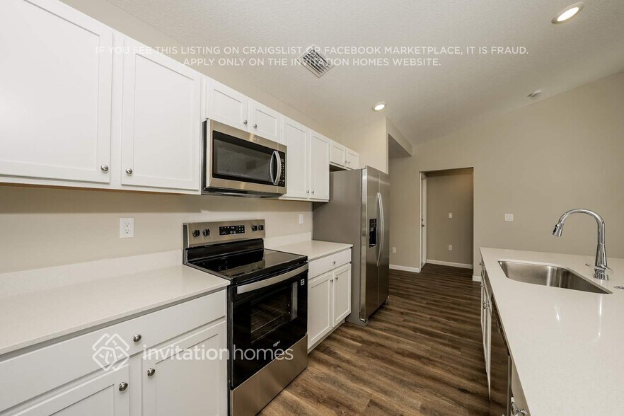 Building Photo - 739 SW Goodrich St