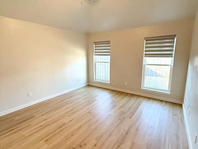 Building Photo - 6003 Fox Run Way