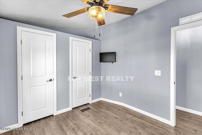 Building Photo - 2490 W Glenshandra Dr