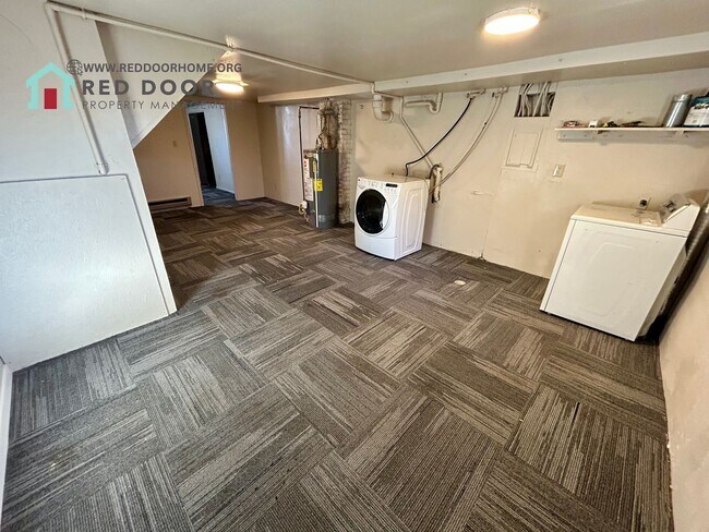 Building Photo - 621 Park Dr N