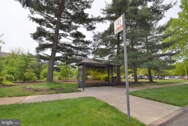 Building Photo - 6621 Wakefield Dr