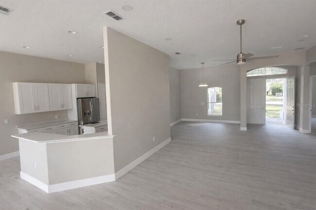 Building Photo - 3504 Valleyview Dr