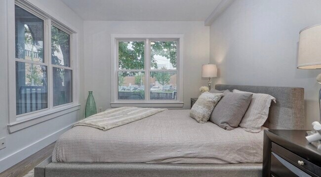 Building Photo - 15 W Bellflower St