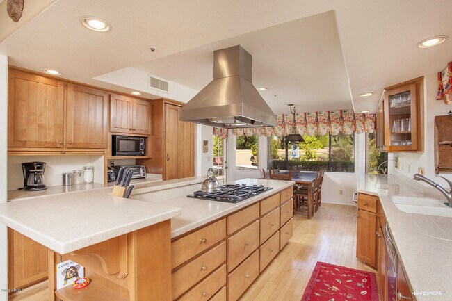 Building Photo - 10860 E San Salvador Dr