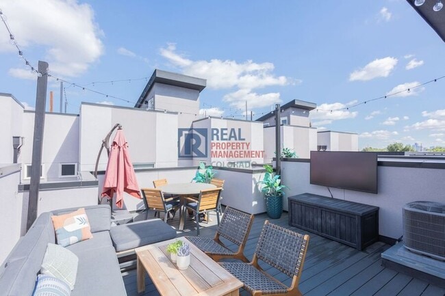 Building Photo - 1262 Yates St