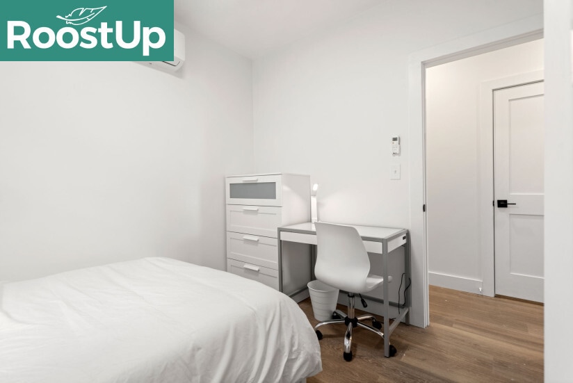 Building Photo - Furnished Private Bedroom in South Boston