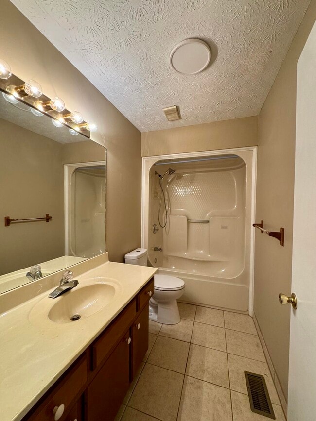 Building Photo - 500 Orchard Dr