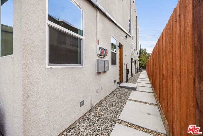 Building Photo - 11253 Hatteras St