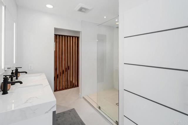 Building Photo - 6073 Avenida Chamnez