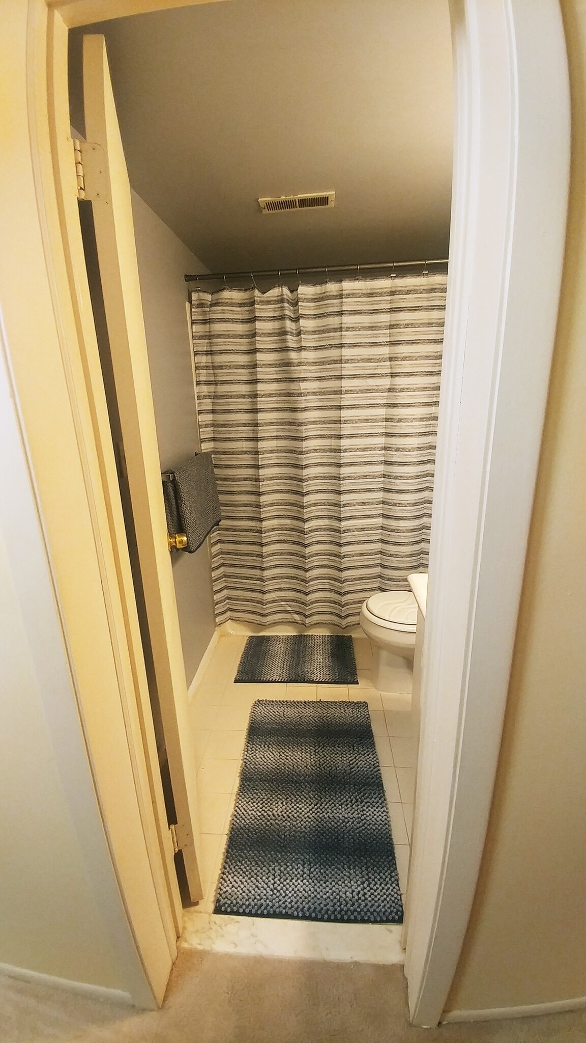 2nd bathroom - 6903 Jones View Dr