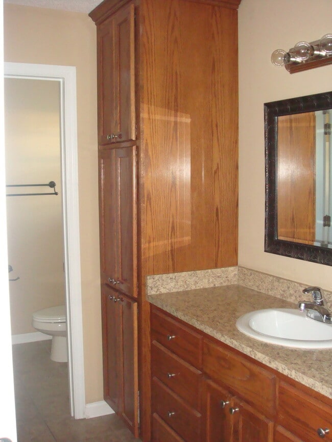 Building Photo - 496 Bryson Cir