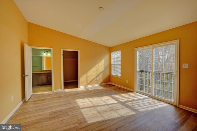 Building Photo - 536 Van Dyke Cir