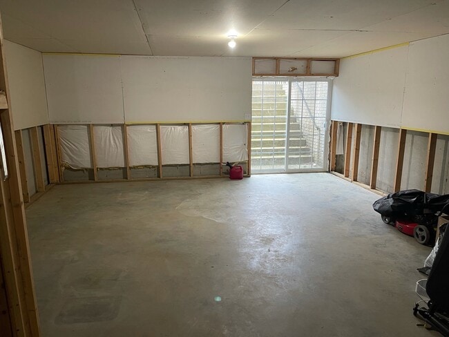 Building Photo - 32 Sanford Dr