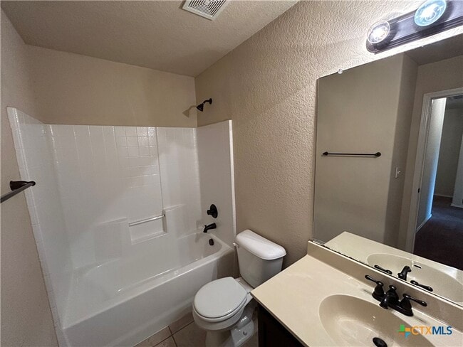 Building Photo - 665 Creekside Cir