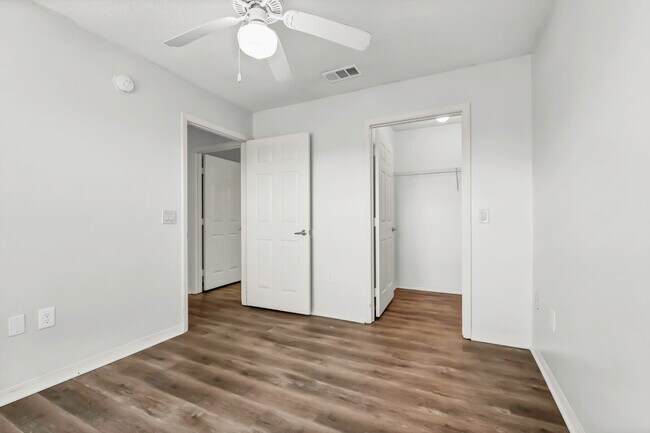 Building Photo - 4276 Calinda Ln
