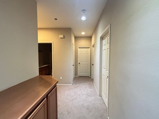 Building Photo - Upgraded West Lancaster Home