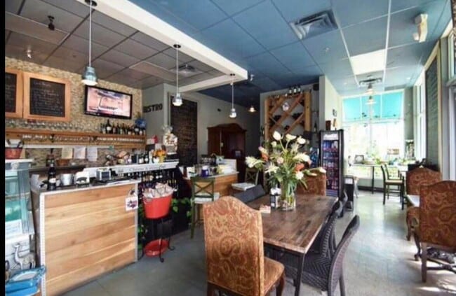 Building Photo - 802 W Windward Way