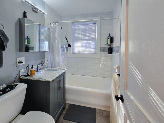 Building Photo - 235-237-237 Chestnut Hill Ave