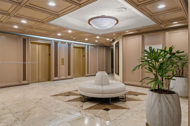 Building Photo - 251 Crandon Blvd