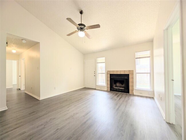 Building Photo - 2036 Redwing Way