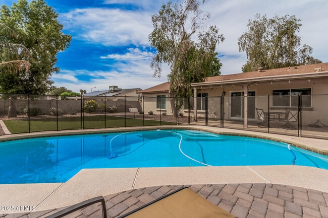 Building Photo - 9265 E Kalil Dr