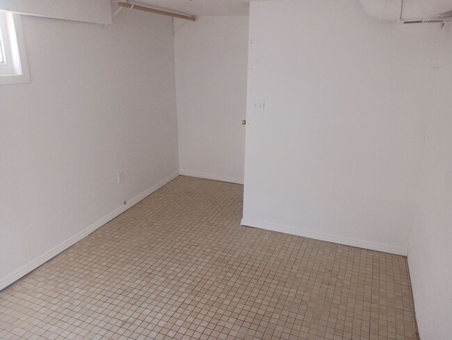 Building Photo - 312 E 6th St