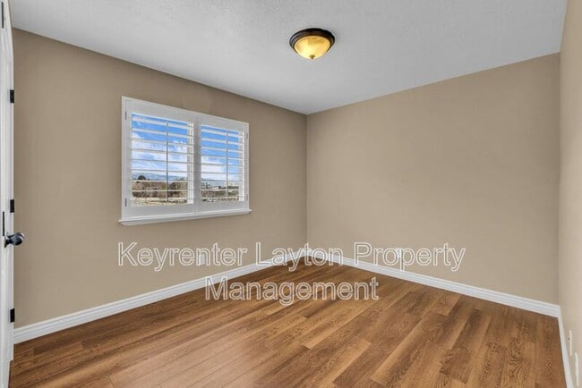 Building Photo - 905 S Main St