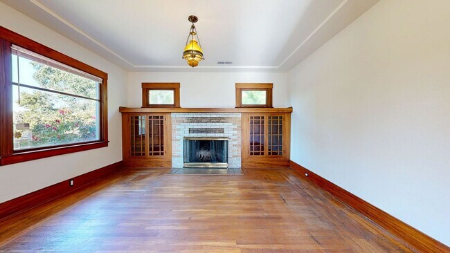 Building Photo - Bright Country Three Bedroom One Bathroom ...