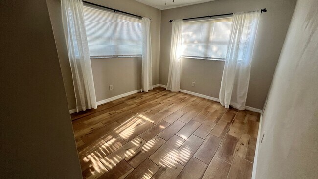 Building Photo - Waterfront, 2 bed 2 bath with boat dock an...