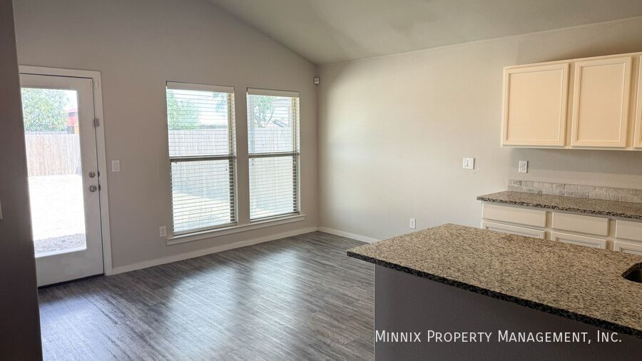 Building Photo - 2134 N Texas Ave