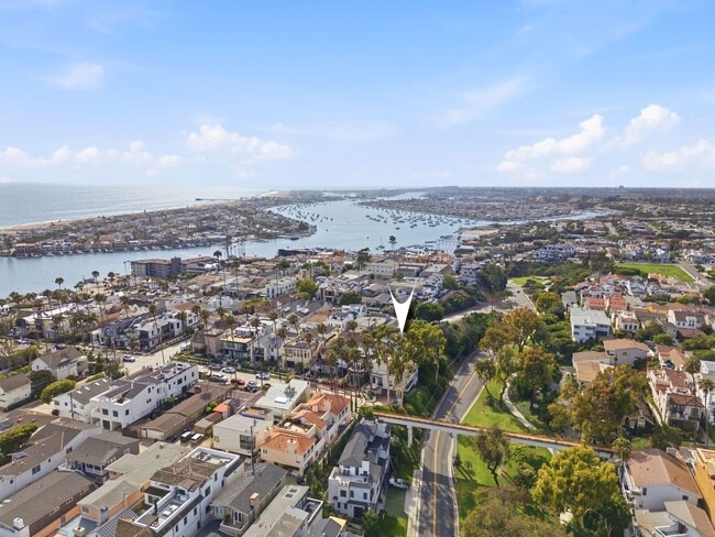 Building Photo - Premier Location in Corona Del Mar for 12-Month Lease