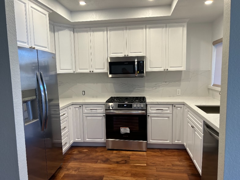 Building Photo - 2601 S Broadmoor Dr