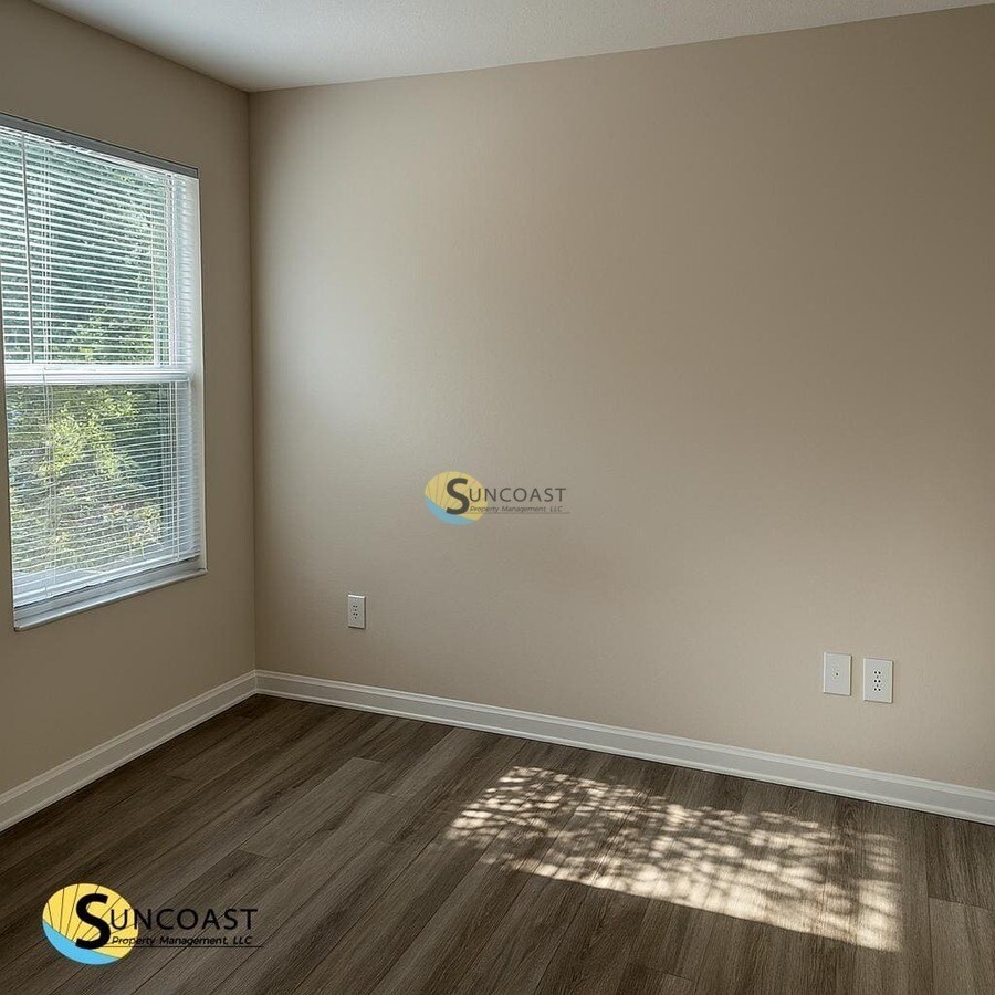 Building Photo - 8138 Ocala Ave