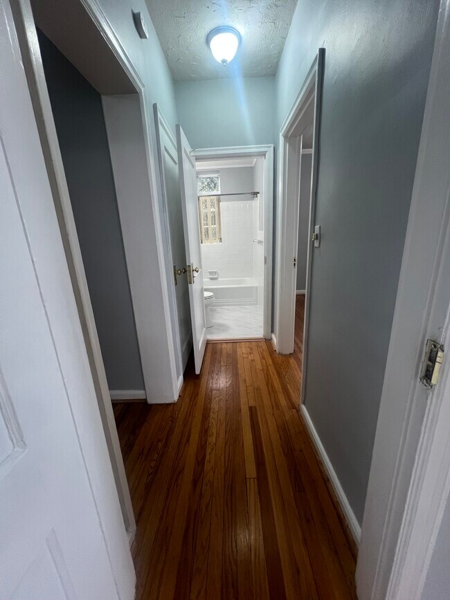 Building Photo - 1217 N Main St