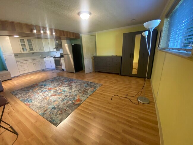 Building Photo - 709 S Salem Dr