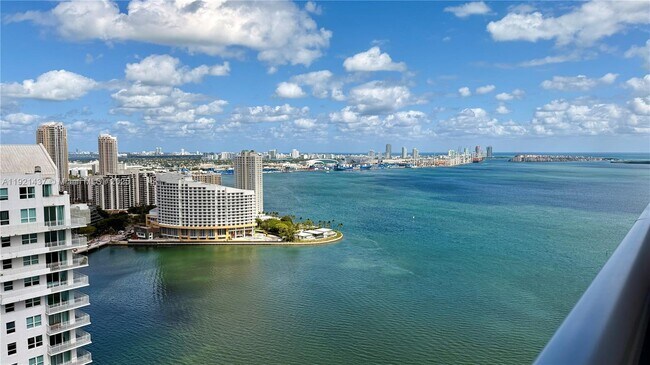 Building Photo - 1155 Brickell Bay Dr