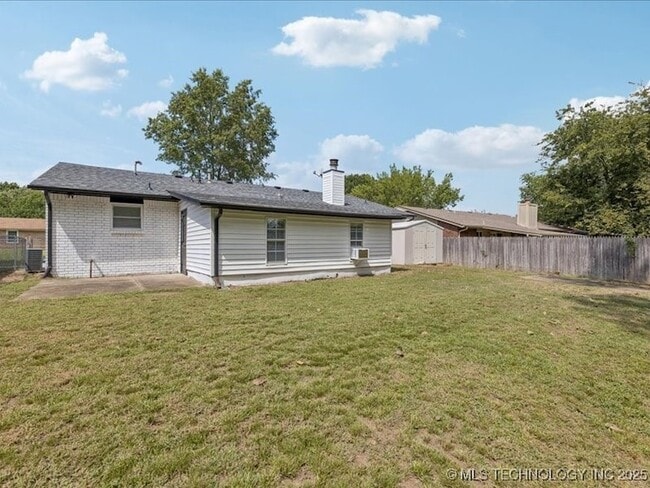 Building Photo - 3001 S Ash Ct