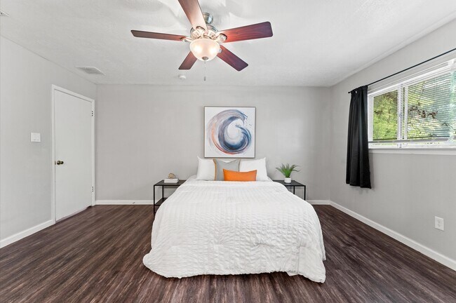 Building Photo - 10815 Montverde Ln