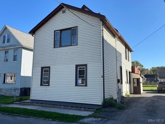 Primary Photo - 9 Roland Ave
