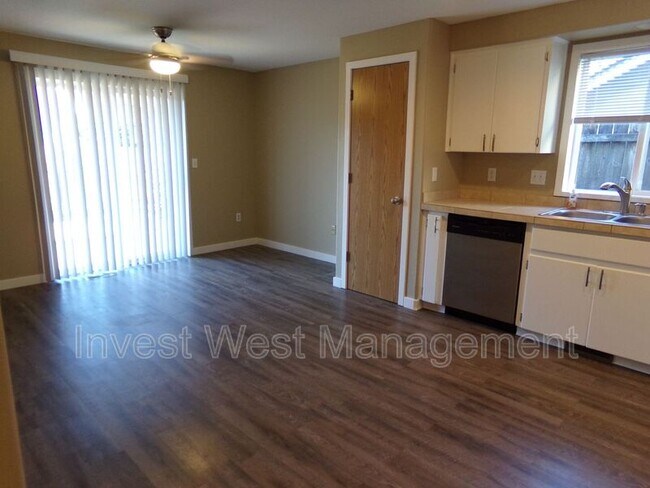 Building Photo - 1210 NE 163rd Ct