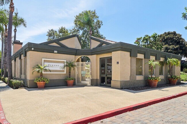 Building Photo - 7565 Charmant Dr