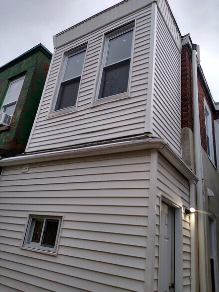 Building Photo - 2054 Ann St