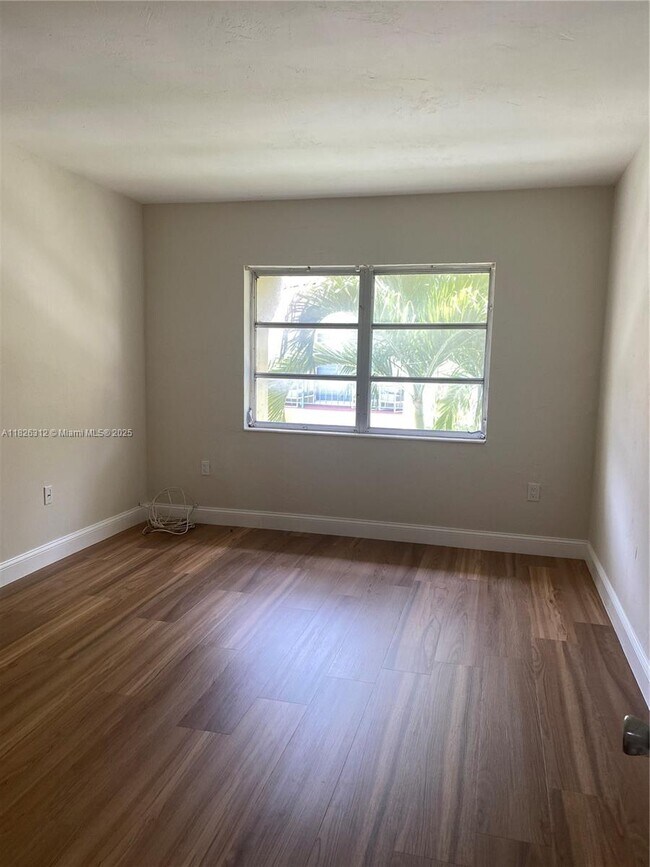 Building Photo - 13868 SW 90th Ave