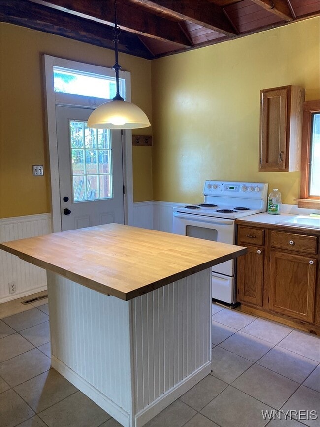 Building Photo - 21 College St