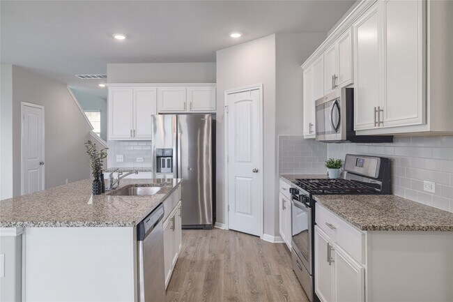 Building Photo - 445 Shiner Ln