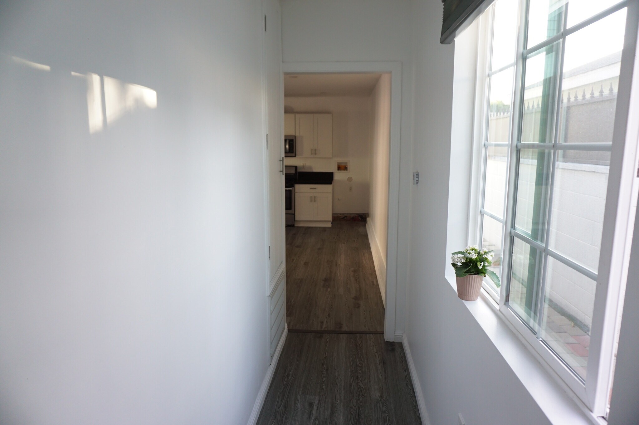 Building Photo - 14820 Devonshire St